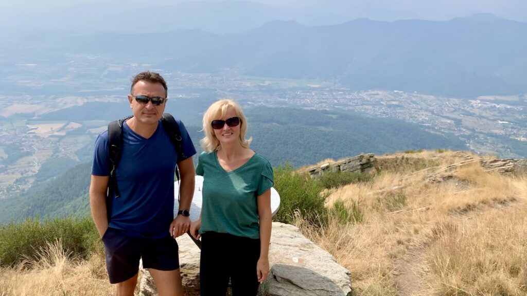 Tibi and Laura on a hiking trip in Italy
